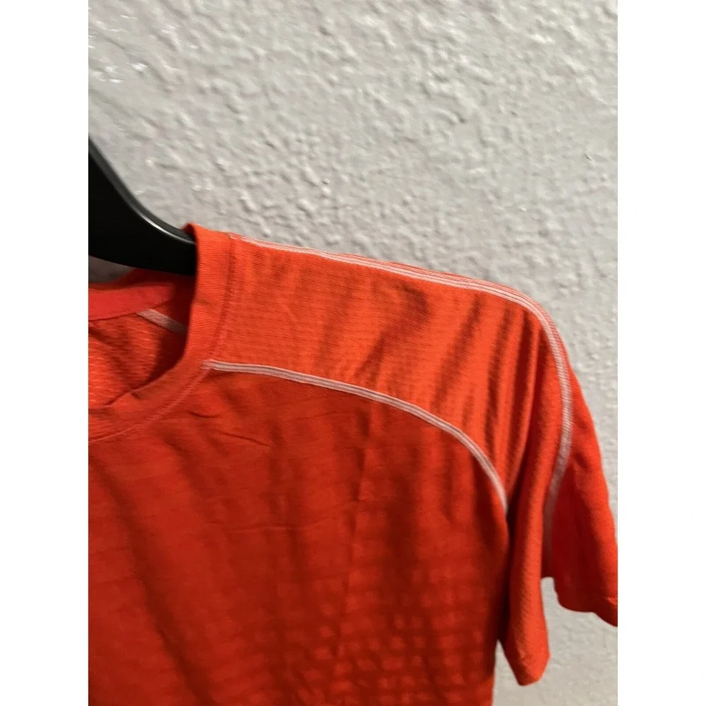 Men's Pullover Red‎ Avalanche Short Sleeve Size Medium Shirt